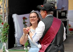 Dornburg Krohnt Neue Rosenkoenigin 16